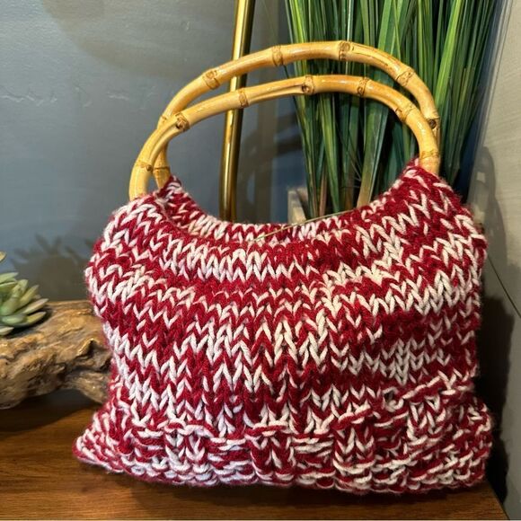 Vintage hand crocheted knit purse/handbag w/round bamboo handles - Picture 5 of 14